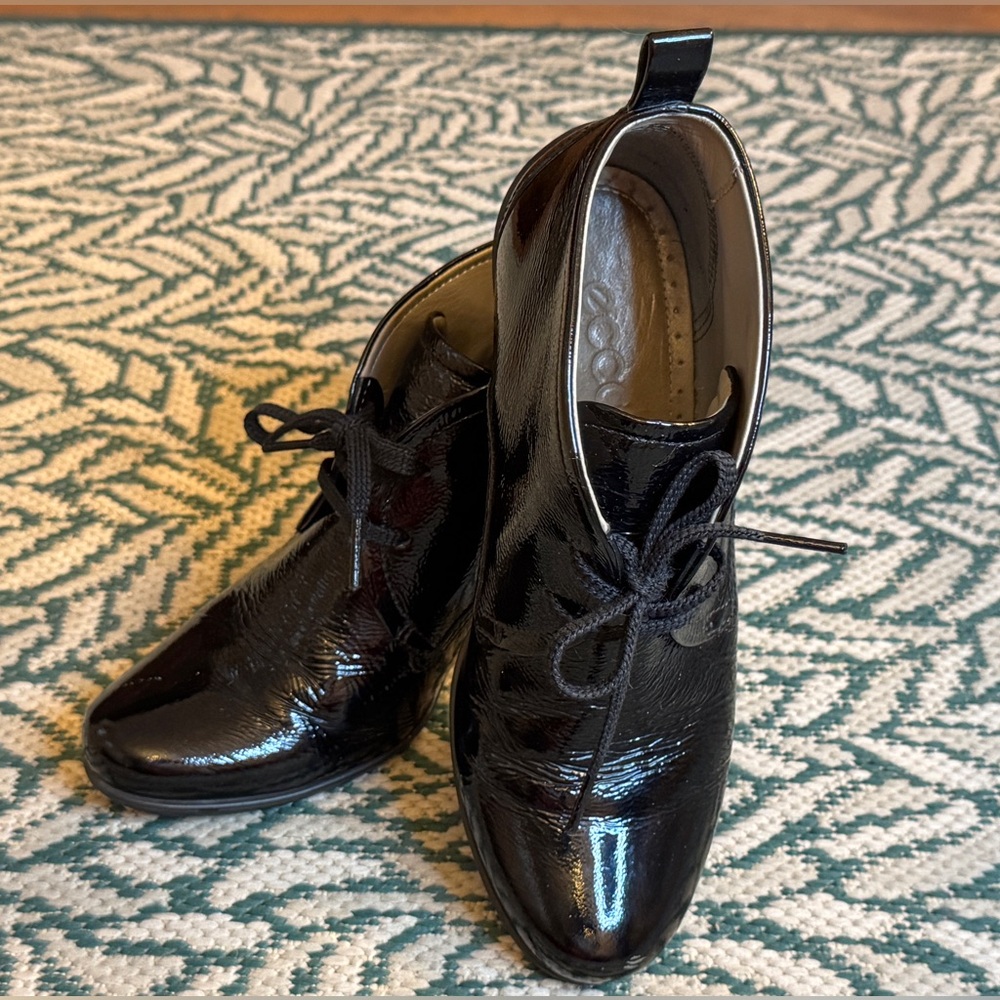 ECCO Women High Gloss Leather Booties